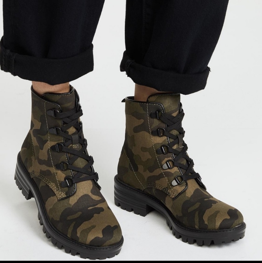 Kendall & Kylie combat boots